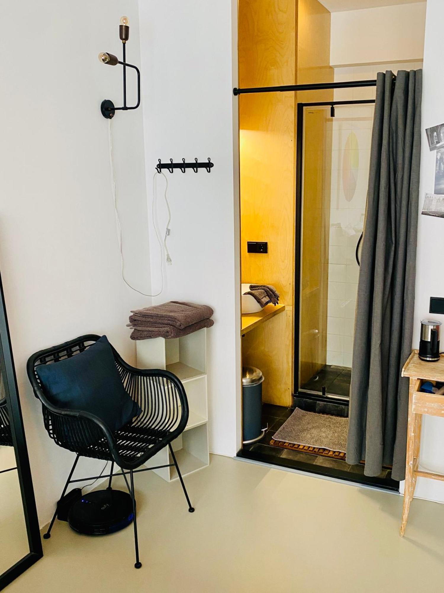 Private Studio With Free Car Parking 암스테르담 외부 사진
